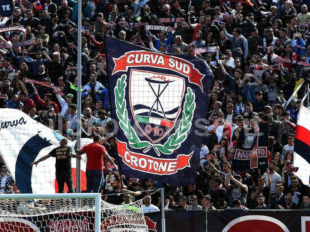 03-tifosi-Crotone-1024x683