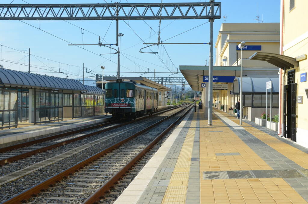 ferrovia - stazione - sibari