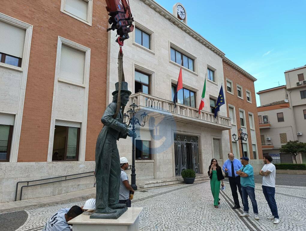 Trasferimento statua Rino Gaetano