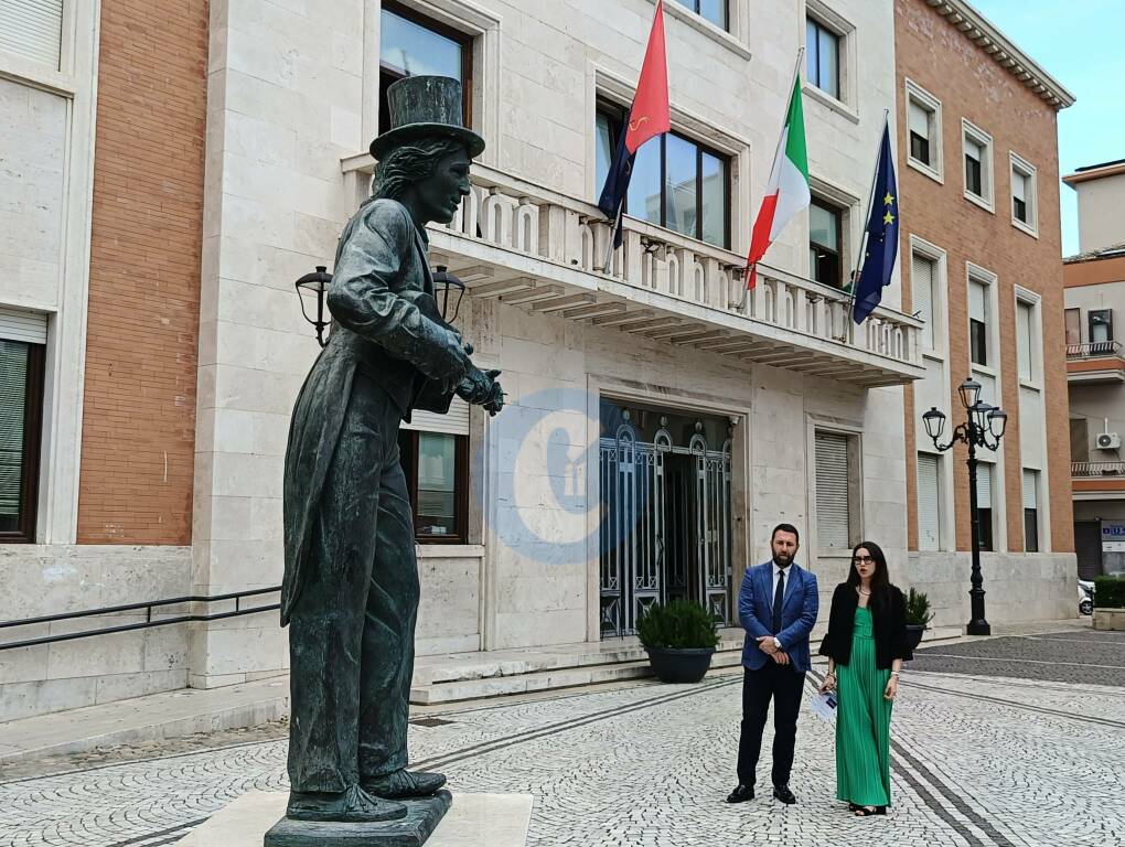 Trasferimento statua Rino Gaetano