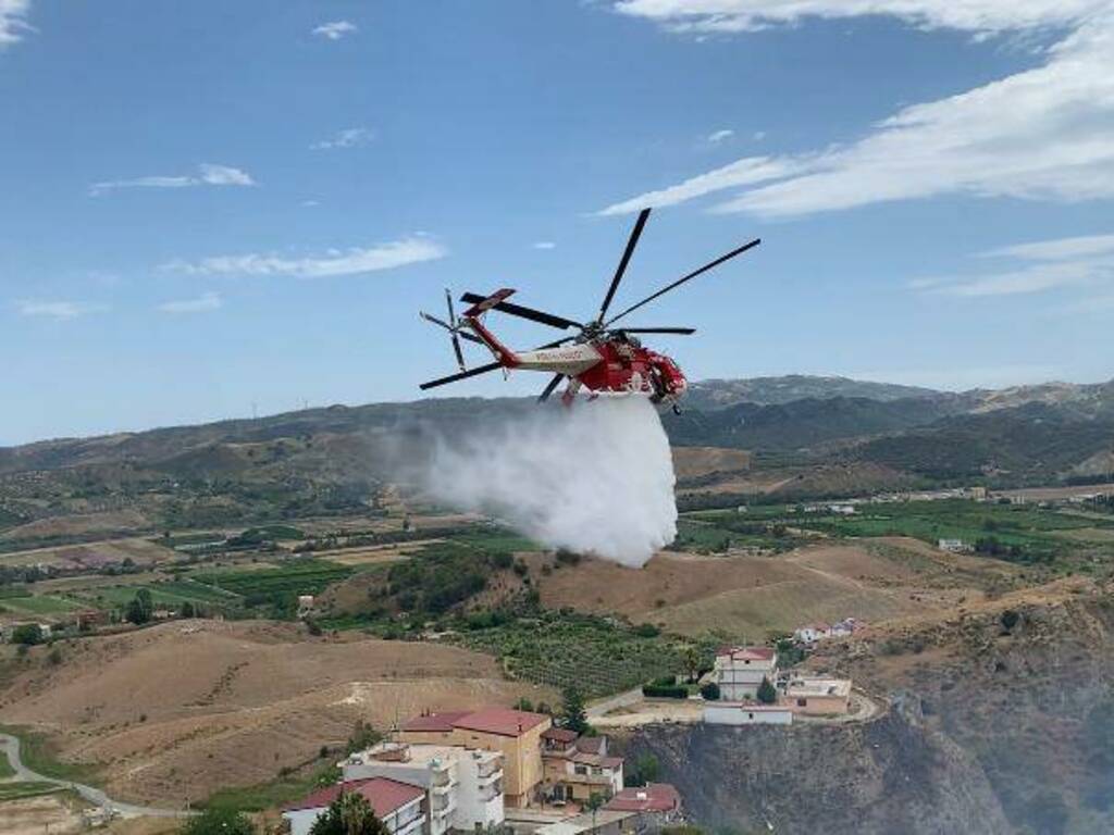 Incendio Rocca di Neto 24 giugno 2024