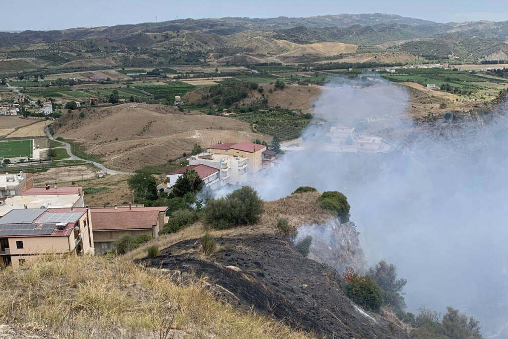 Incendio Rocca di Neto 24 giugno 2024