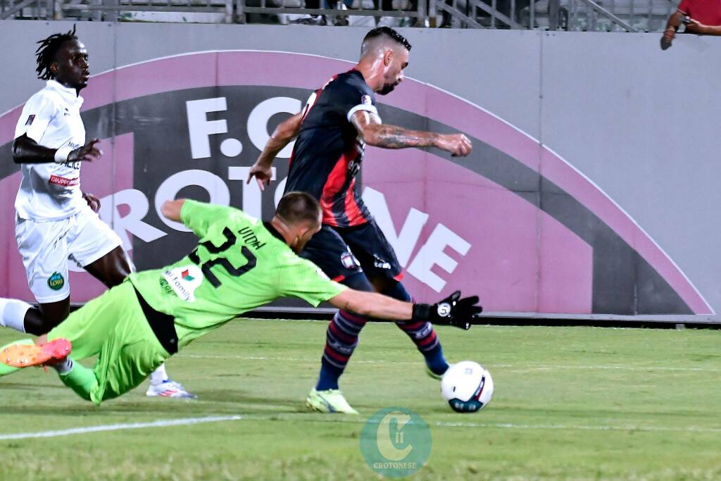 Crotone-Team Altamura 2-0