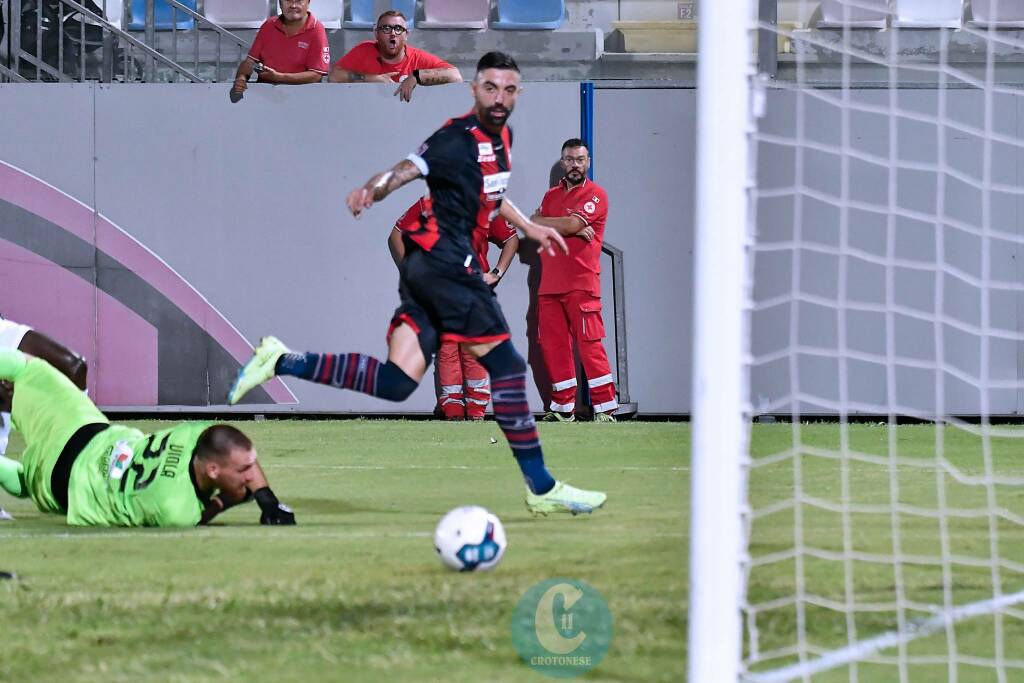 Crotone-Team Altamura 2-0