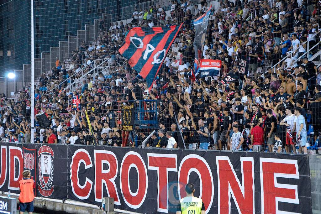 Tifosi durante Crotone-Altamura